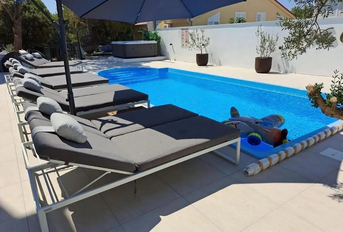 Villa Olea Simuni 4*,